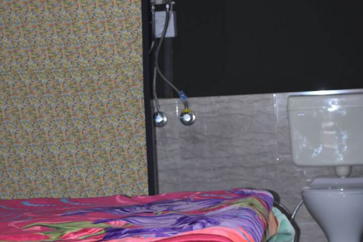Room 10 of 20