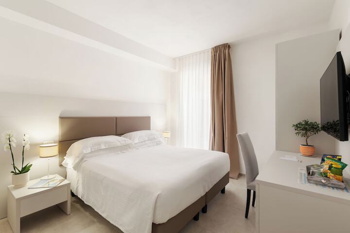 Room 34 of 77