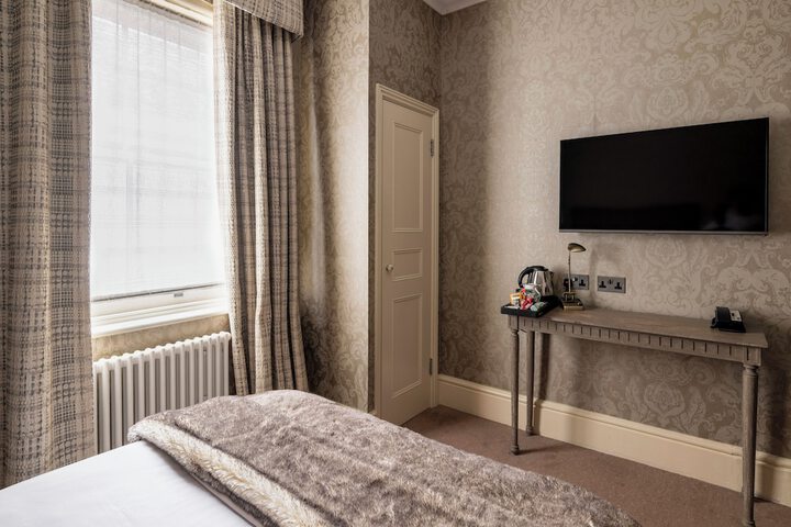 Room 54 of 98