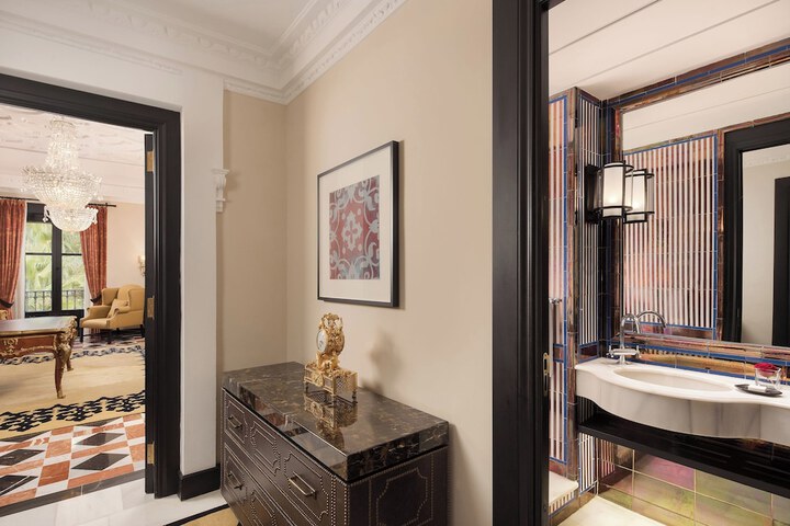 Room 45 of 210