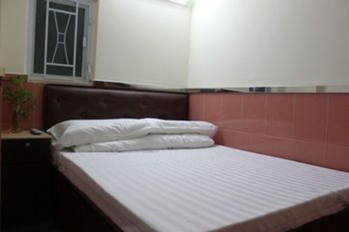 Room 10 of 25