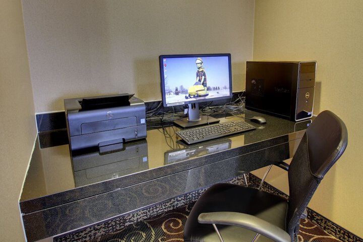 Business Center 43 of 47