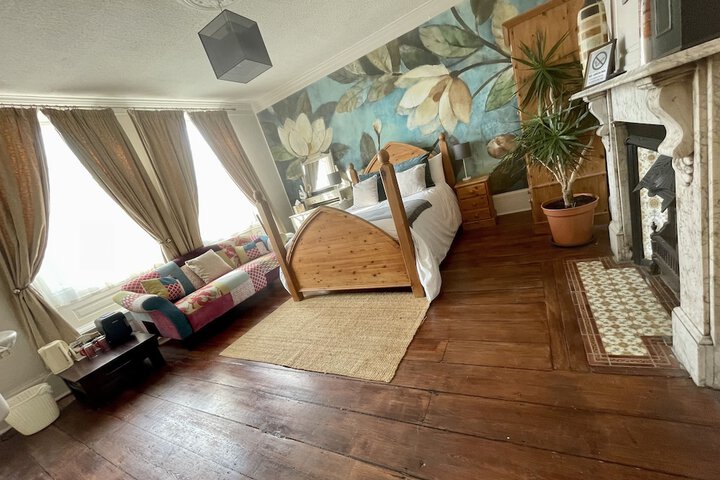 Room 6 of 48