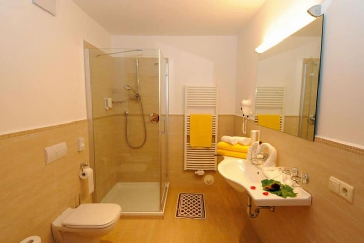 Room 10 of 39