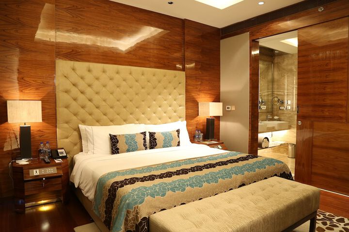 Room 5 of 87