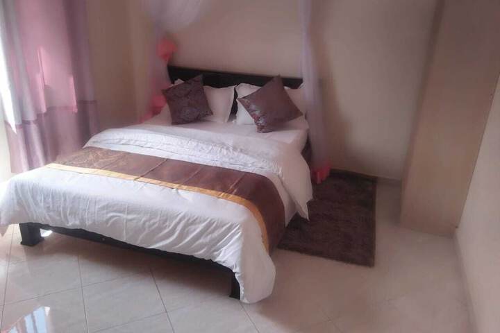 Room 12 of 28