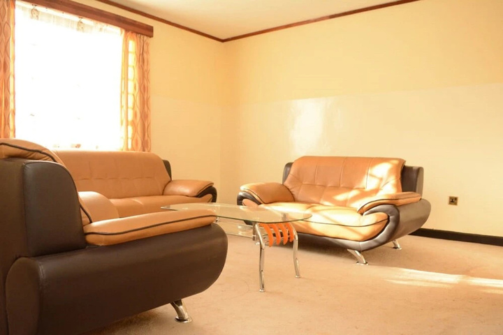 Room 9 of 16