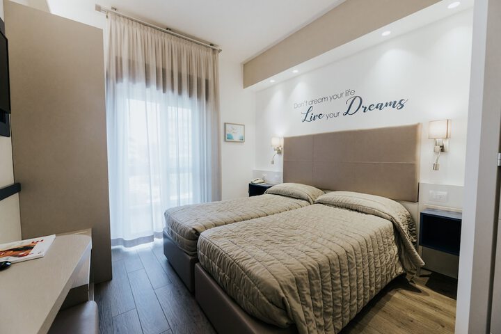Room 13 of 48