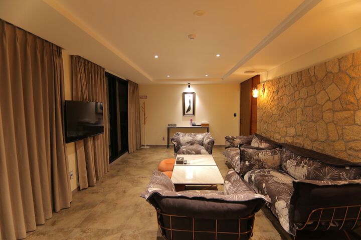 Room 94 of 190