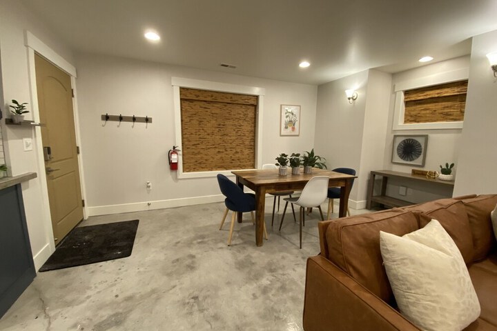Lounge 244 of 426