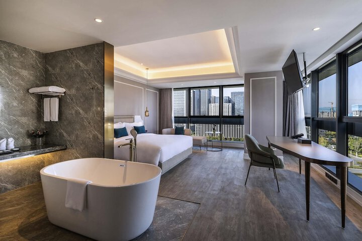 Room 32 of 66
