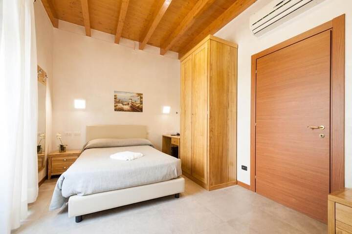 Room 9 of 68
