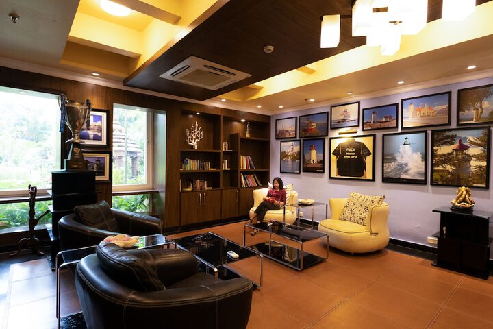 Room 4 of 7
