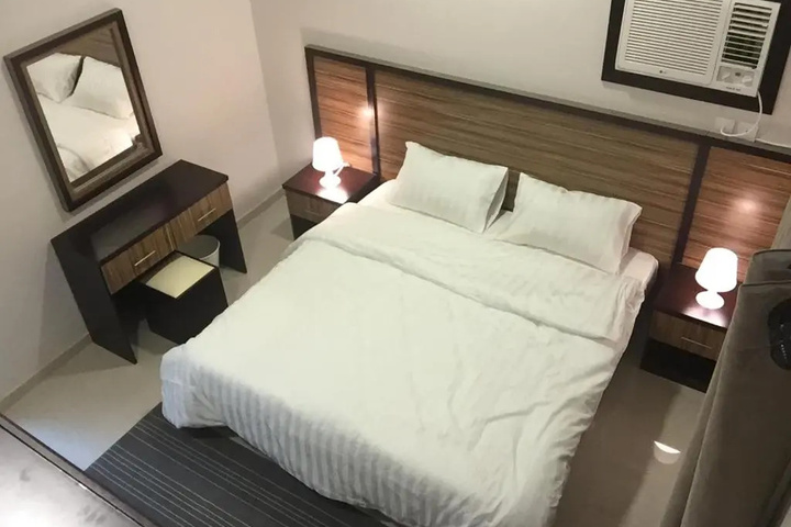 Room 8 of 9