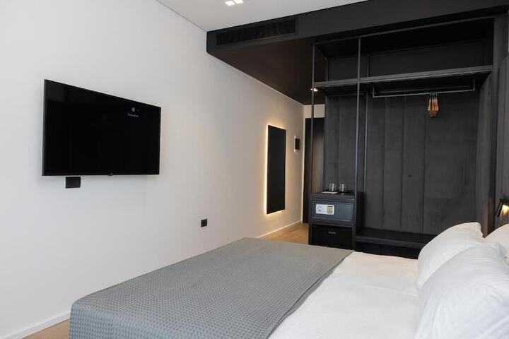 Room 11 of 50