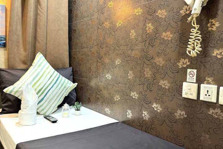 Room 3 of 13