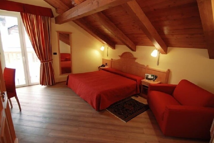 Room 11 of 30