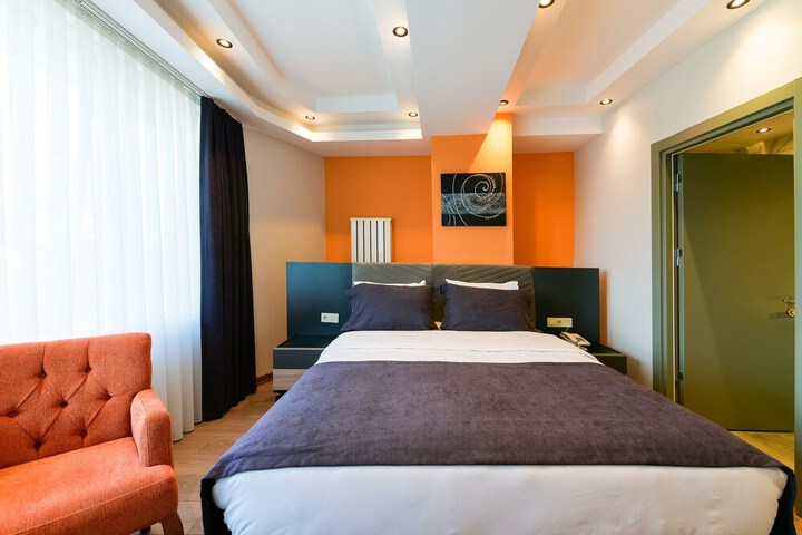 Room 25 of 34