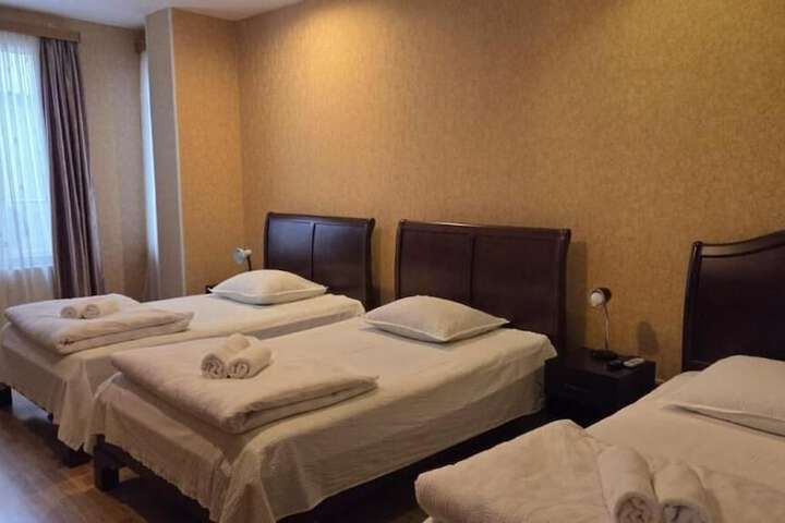 Room 4 of 13