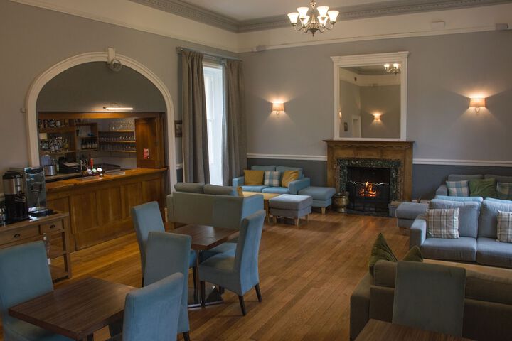 Lounge 52 of 72