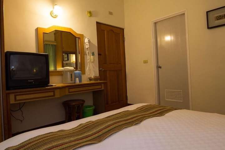 Room 17 of 48