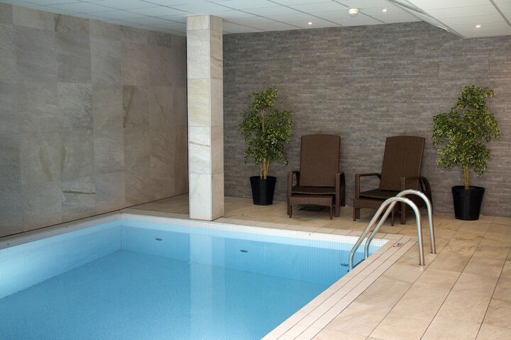 Pools & Facilities