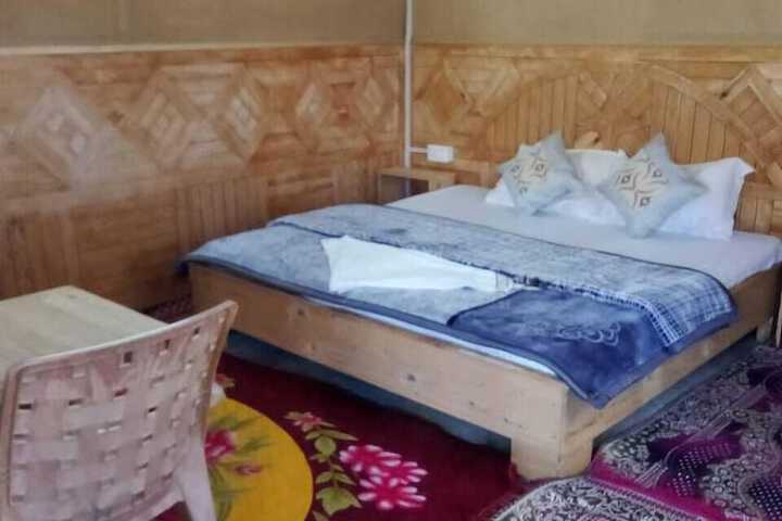 Room 4 of 7