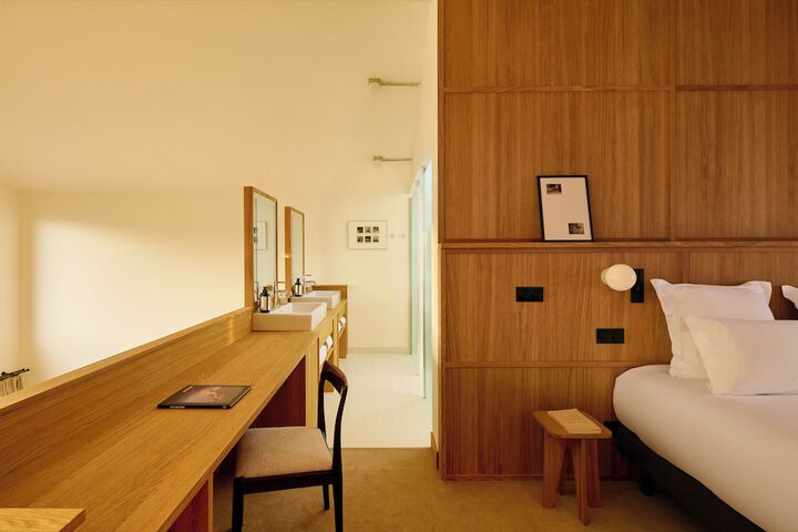 Room 6 of 71