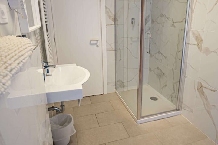 Room 15 of 25