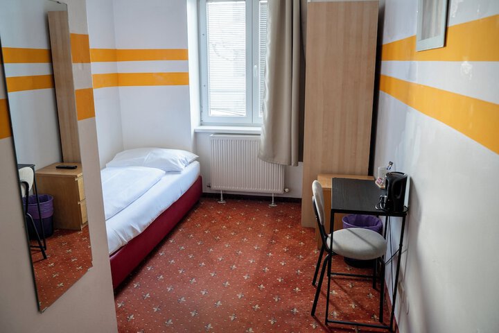 Room 26 of 45