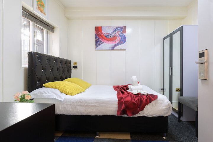 Room 25 of 113