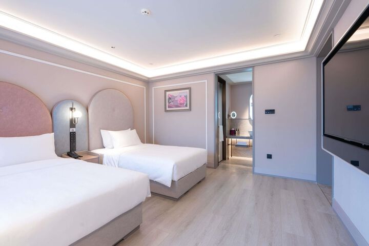 Room 16 of 40