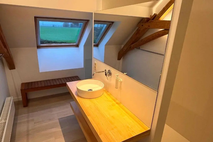 Room 7 of 14