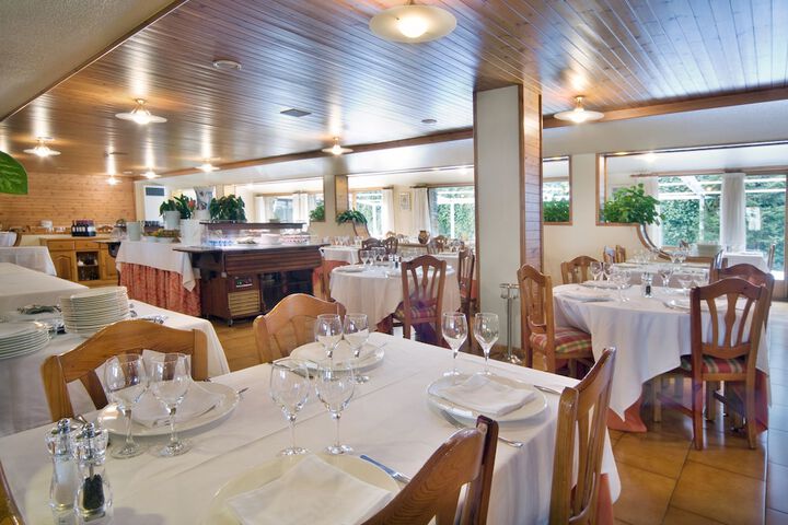 Dining 21 of 41