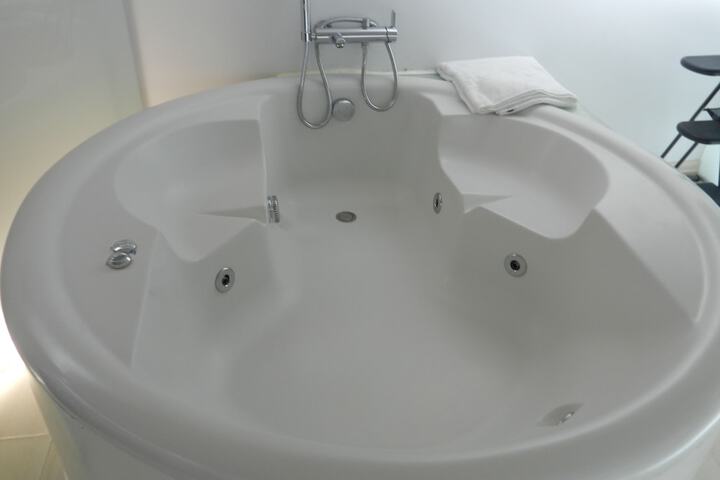 Hot Tub 30 of 39