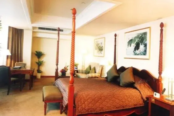 Room 2 of 5