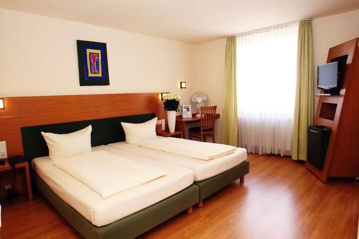 Room 7 of 20
