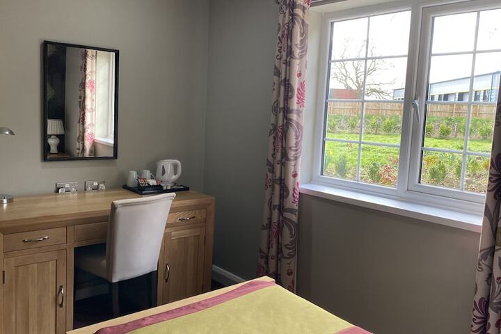 Room 32 of 103