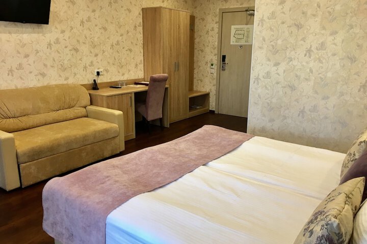 Room 27 of 124