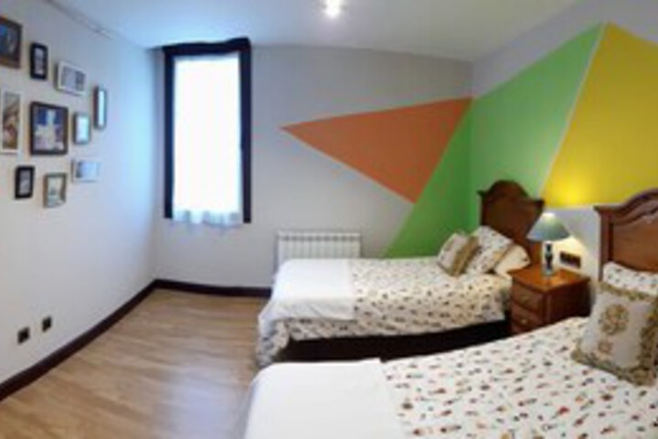 Room 10 of 37