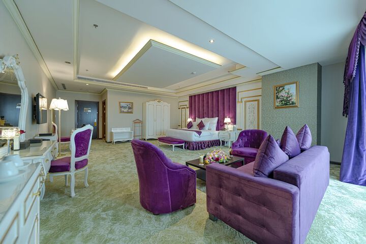 Room 12 of 76