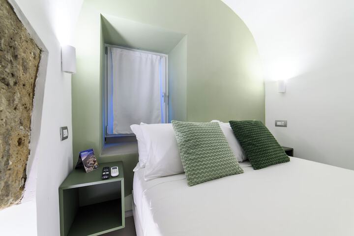 Room 7 of 33