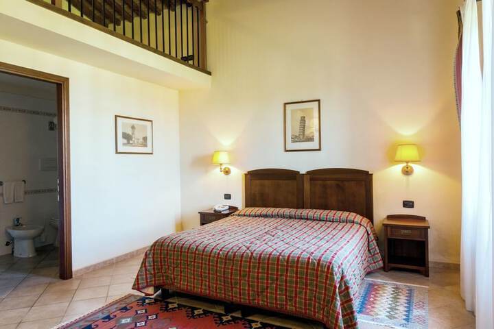 Room 9 of 38