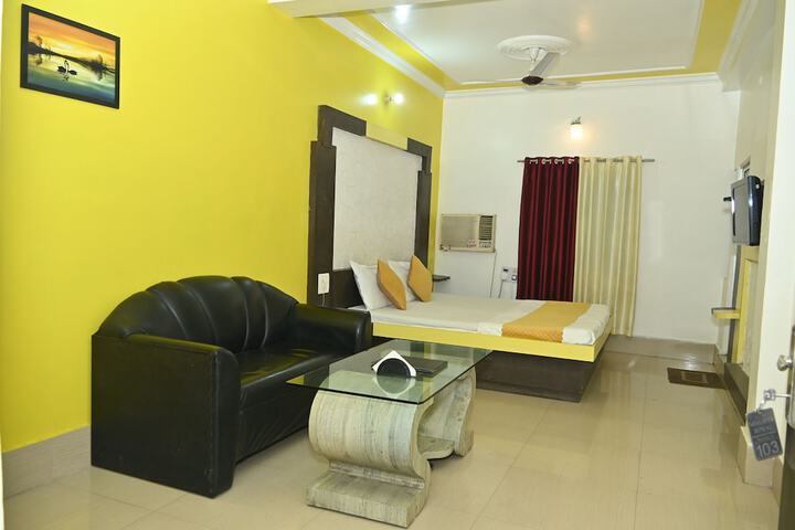 Room 9 of 15