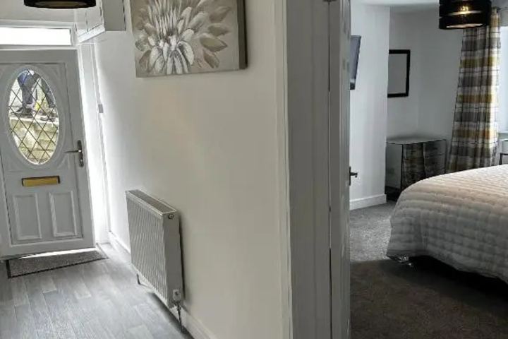 Room 6 of 10
