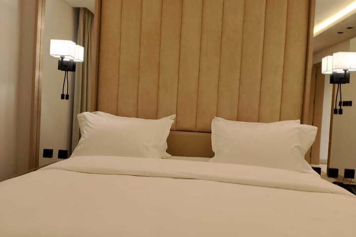 Room 8 of 23