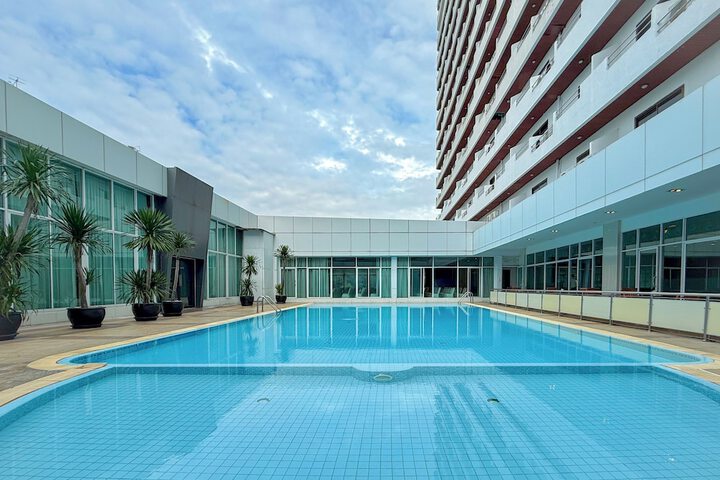 Hotel Pool