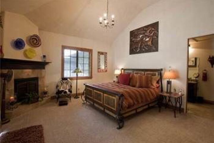 Room 9 of 18