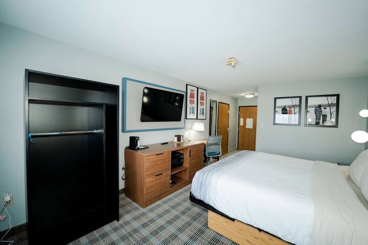 1 King Bed (15 of 18)