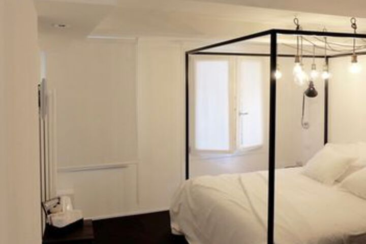 Room 16 of 27